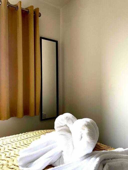 Stunning Private Room In A Home - Bathroom & Parking! Salford  Eksteriør billede