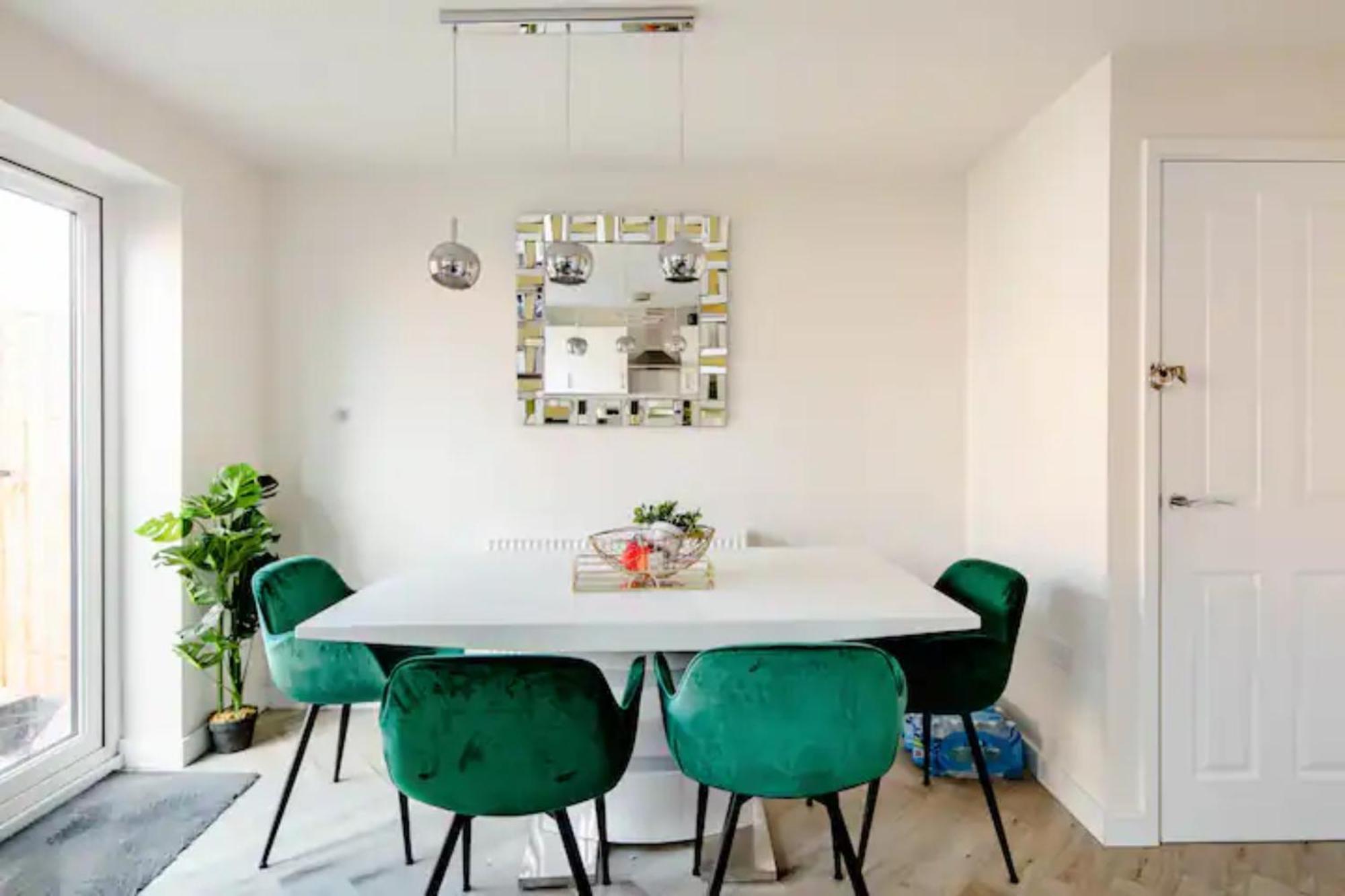 Stunning Private Room In A Home - Bathroom & Parking! Salford  Eksteriør billede