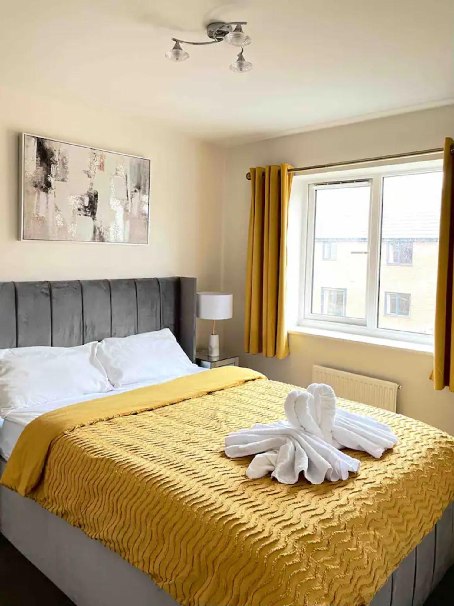 Stunning Private Room In A Home - Bathroom & Parking! Salford  Eksteriør billede
