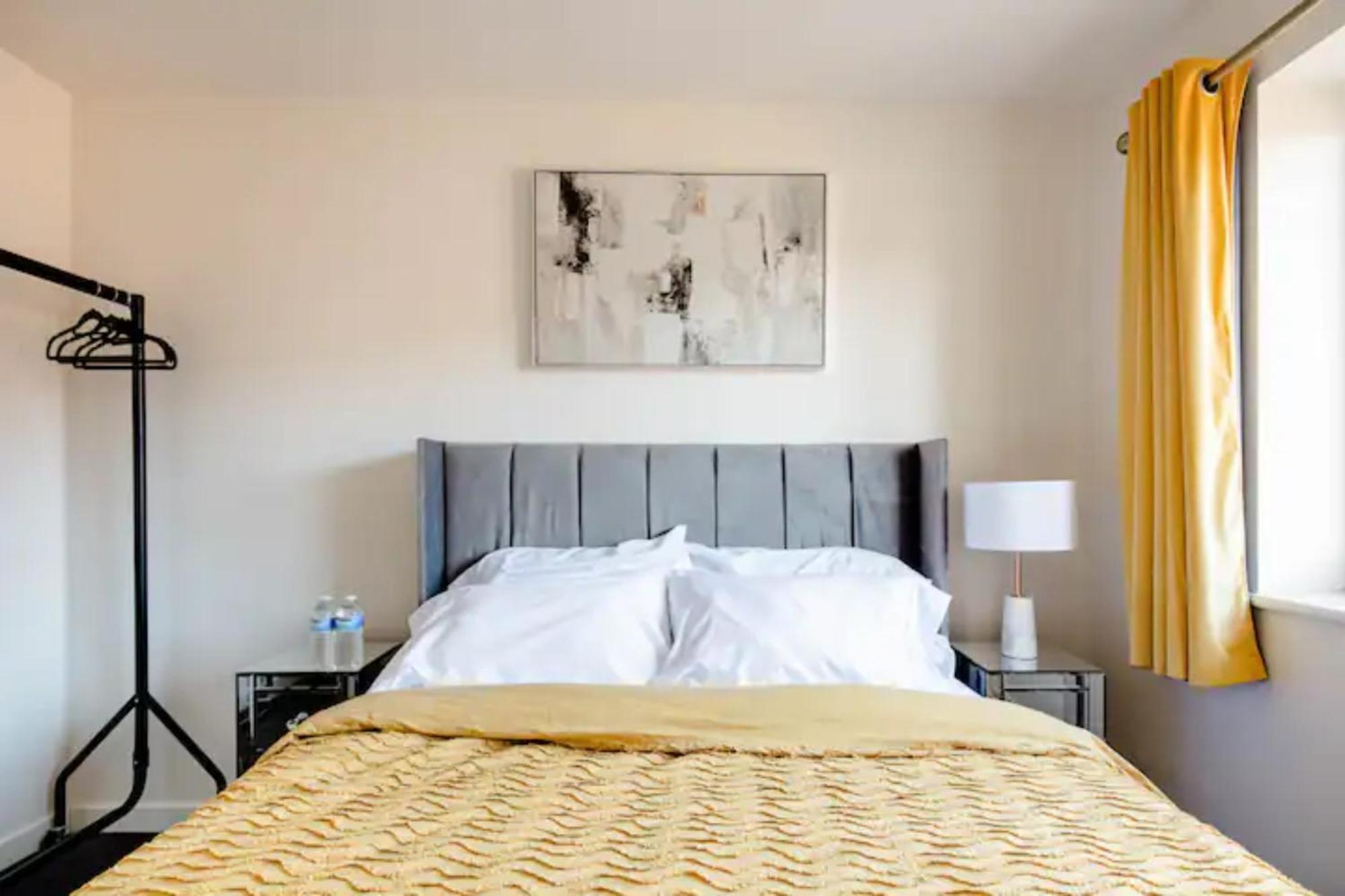 Stunning Private Room In A Home - Bathroom & Parking! Salford  Eksteriør billede