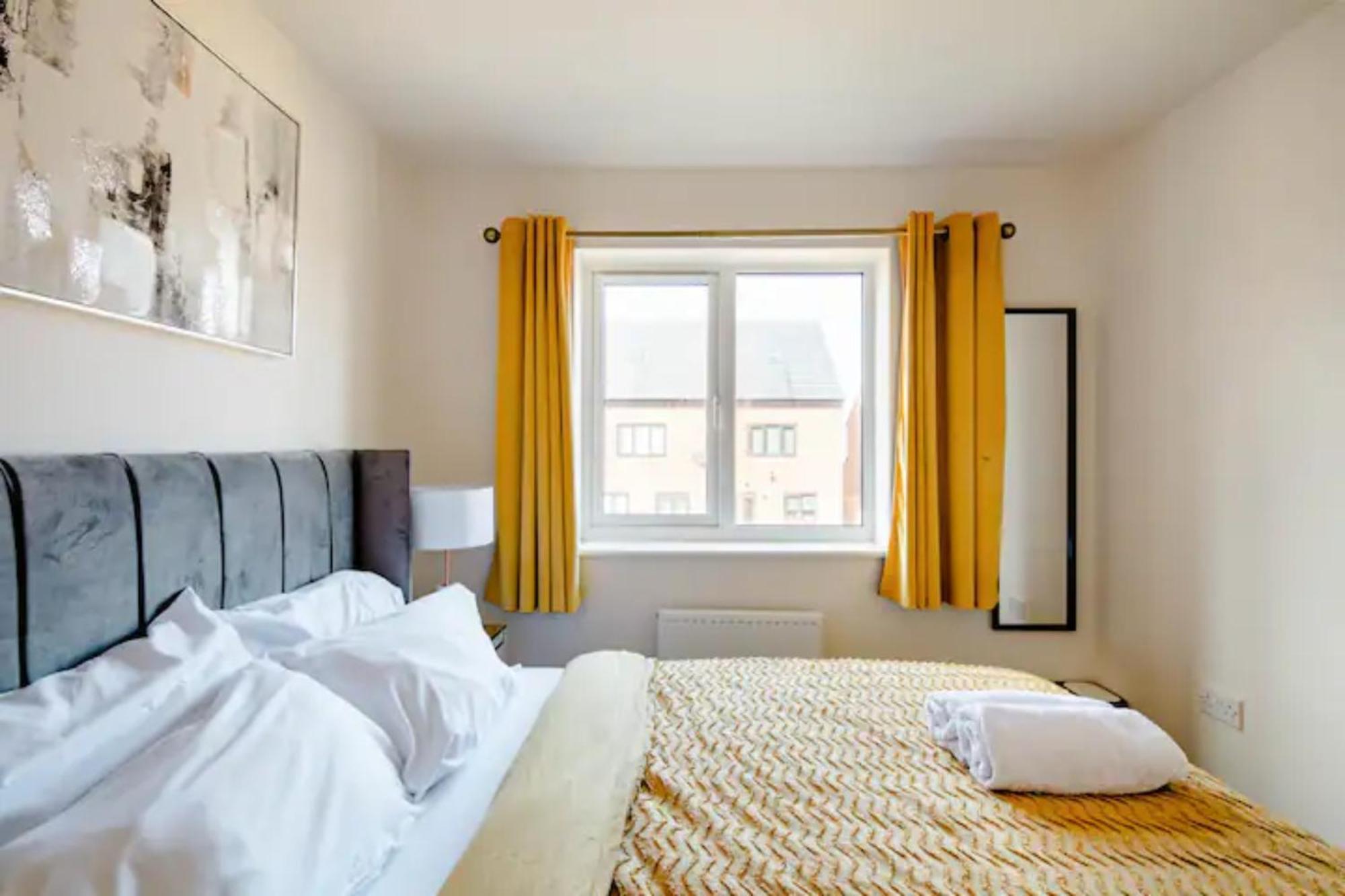 Stunning Private Room In A Home - Bathroom & Parking! Salford  Eksteriør billede