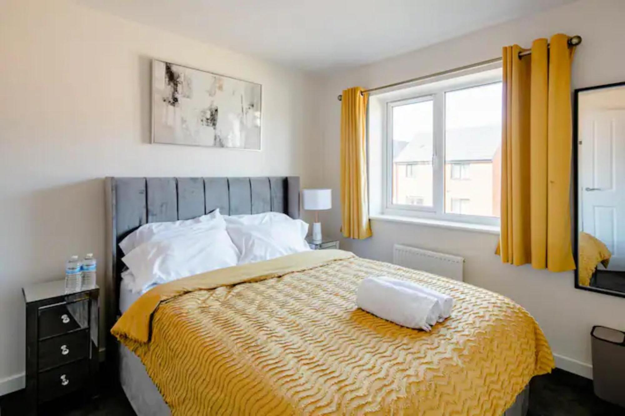 Stunning Private Room In A Home - Bathroom & Parking! Salford  Eksteriør billede